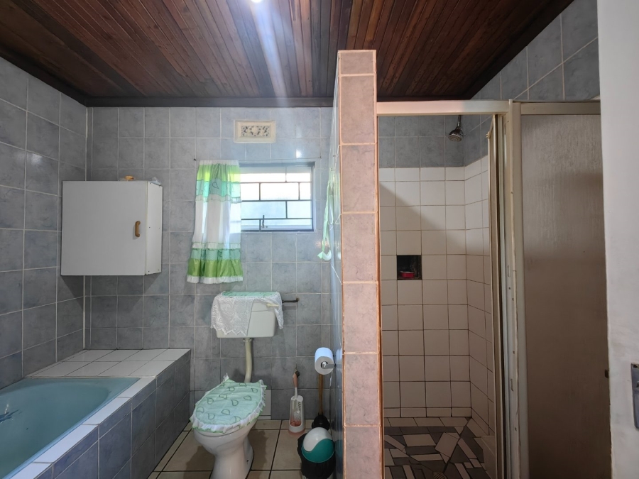 3 Bedroom Property for Sale in Lavender Hill Western Cape